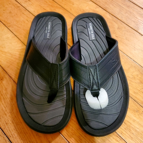 Kenneth Cole Flip Flops - Picture 1 of 1